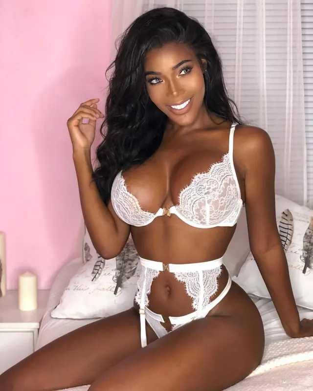 Astou, 18 ans, plan cul à Thiais